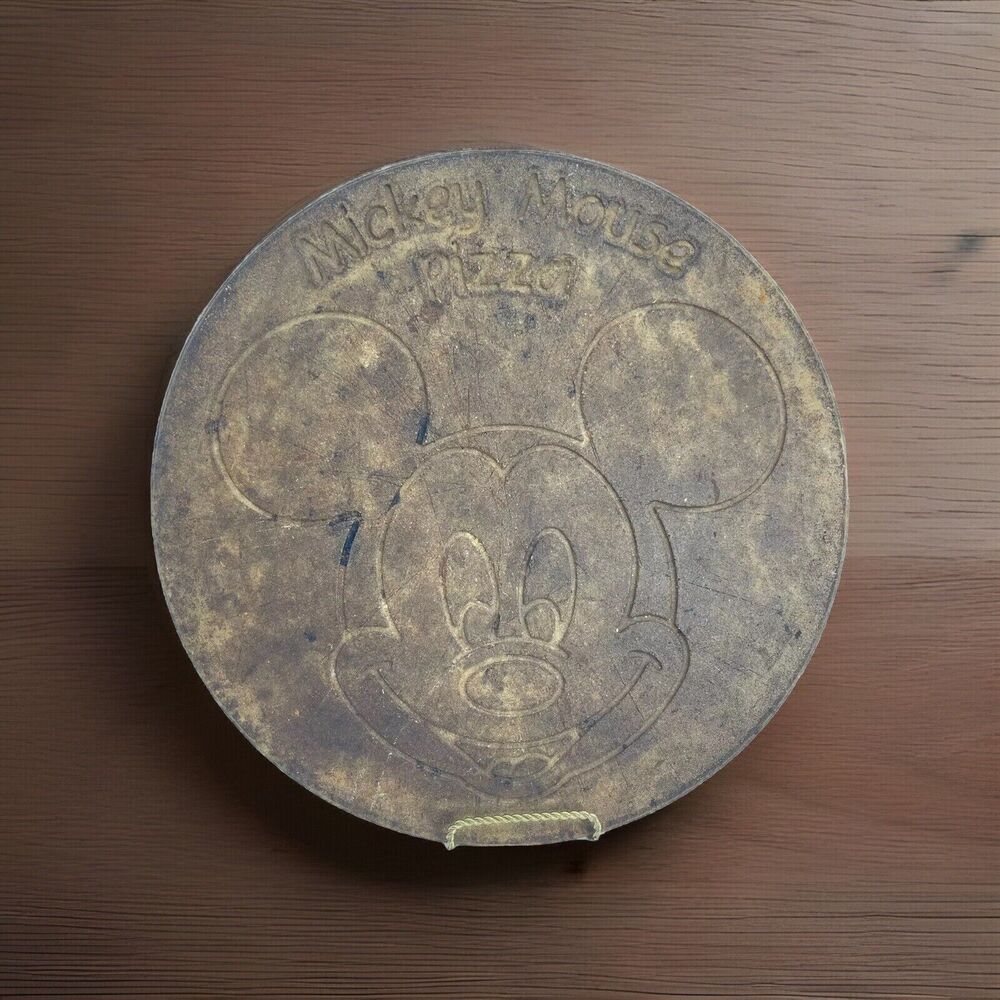 Rare Disney Mickey Mouse Pizza baking stone Seasoned 13 1/4”